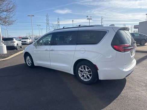 Used 2021 Chrysler Pacifica Touring-L image 13