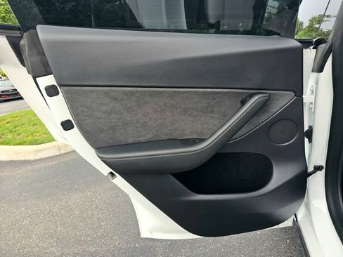 Used 2022 Tesla Model Y Performance AWD/4WD image 27