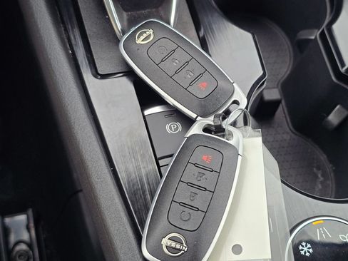 Used 2023 Nissan Rogue SV AWD/4WD image 20