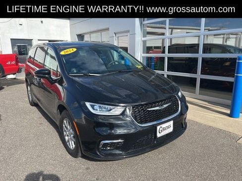 Used 2024 Chrysler Pacifica Touring-L FWD image 2