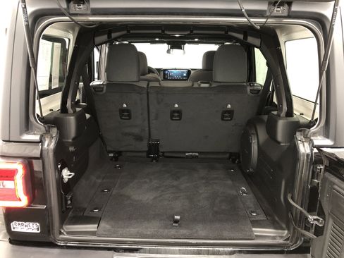 Used 2024 Jeep Wrangler Willys image 7