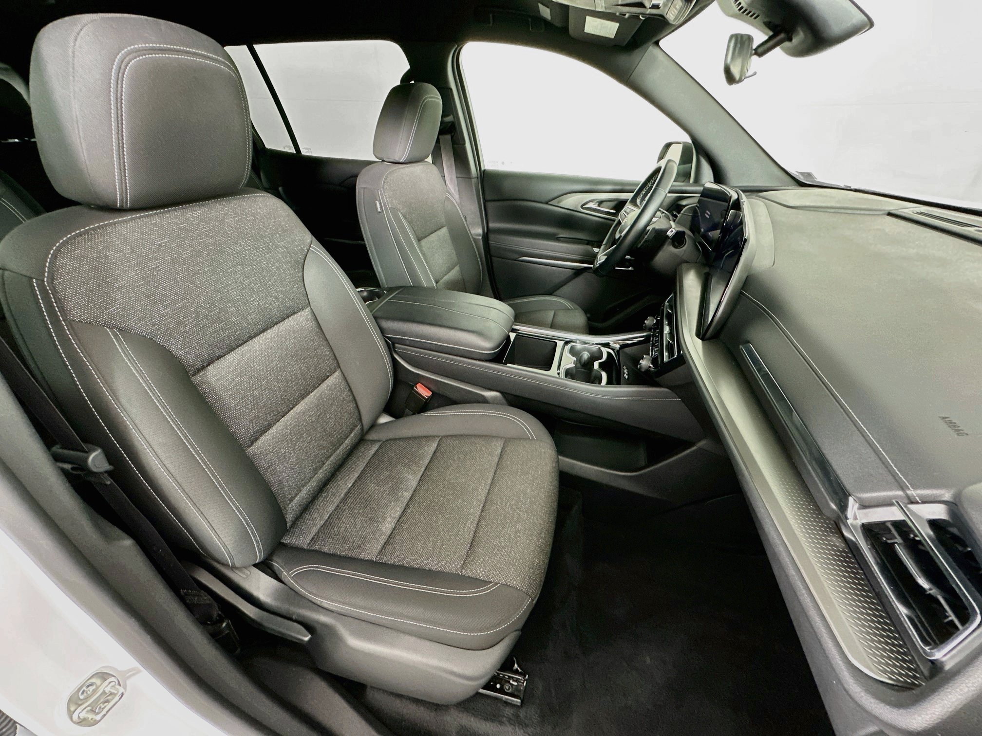 Used 2025 Chevrolet Traverse LT FWD image 33