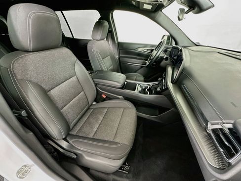 Used 2025 Chevrolet Traverse LT FWD image 33