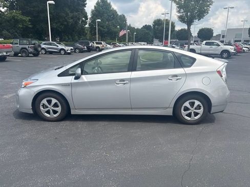 Used 2015 Toyota Prius Three FWD image 2