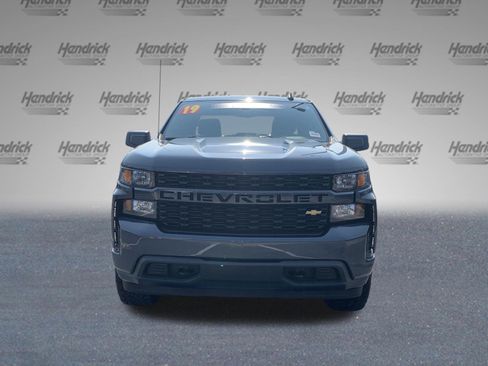 Used 2019 Chevrolet Silverado 1500 Custom w/ Custom Value Package AWD/4WD image 3