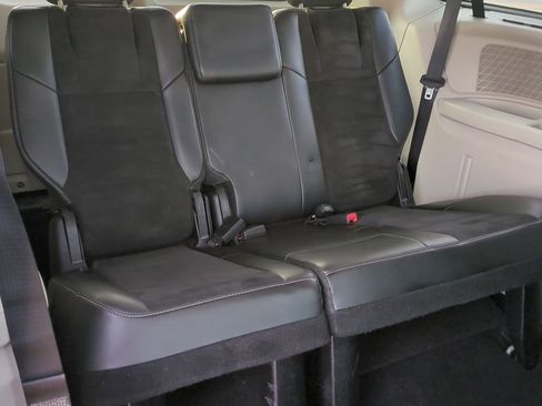 Used 2014 Chrysler Town & Country Touring-L image 24