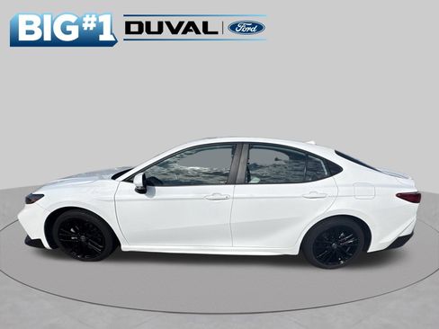 Used 2025 Toyota Camry XSE FWD image 5