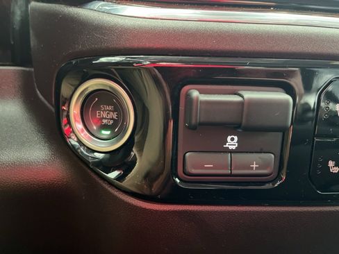 Used 2025 GMC Sierra 1500 SLE image 39