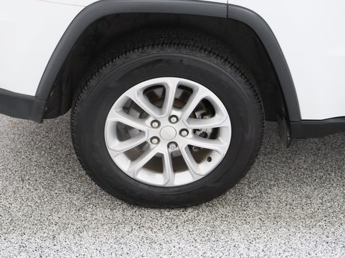 Used 2021 Jeep Grand Cherokee Laredo X image 6