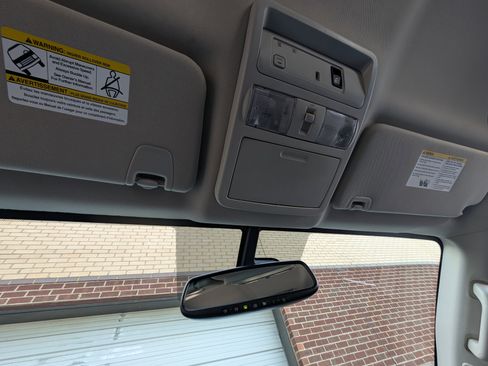 Used 2018 Nissan Titan SL image 29