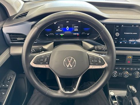 Used 2024 Volkswagen Taos SE FWD image 17