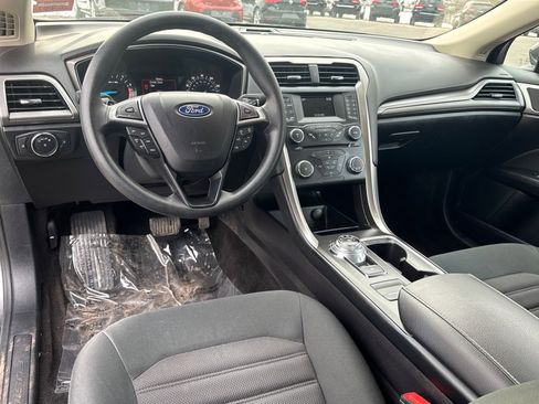 Used 2018 Ford Fusion SE image 10