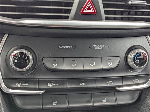 Used 2019 Hyundai Santa Fe SEL image 11