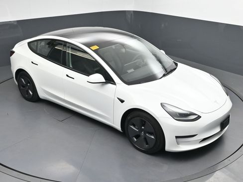 Used 2023 Tesla Model 3 Standard Range image 29
