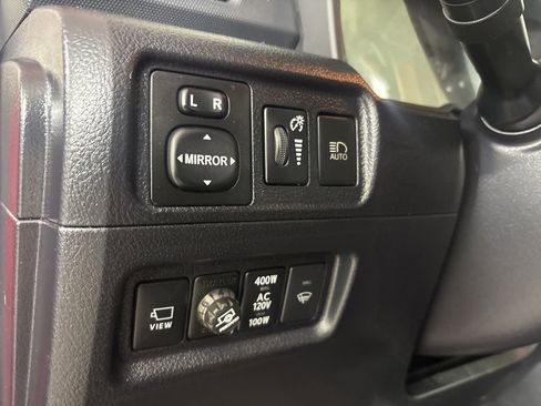 Used 2022 Toyota 4Runner TRD Off-Road Premium AWD/4WD image 9