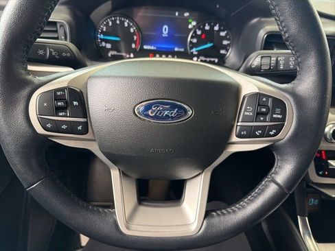 Certified 2022 Ford Explorer XLT w/ Equipment Group 202A AWD/4WD image 29
