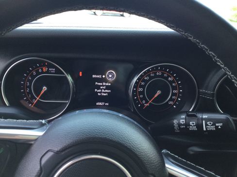 Used 2022 Jeep Wrangler Unlimited Sahara w/ LED Lighting Group AWD/4WD image 16