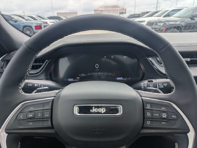 New 2026 Jeep Grand Cherokee Limited w/ Limited Altitude Package AWD/4WD image 32