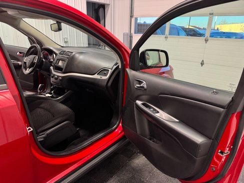 Used 2015 Dodge Journey SE w/ Flexible Seating Group image 15