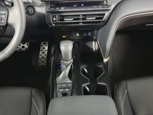 Used 2025 Toyota Camry SE image 24