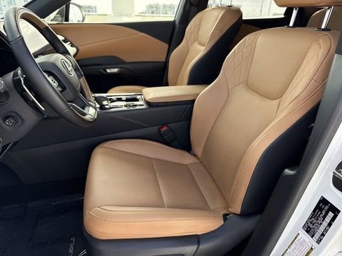 Certified 2025 Lexus RX 350 Premium w/ Accessory Package (K3) image 11