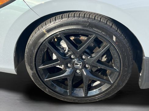 Used 2024 Honda Civic Sport image 11