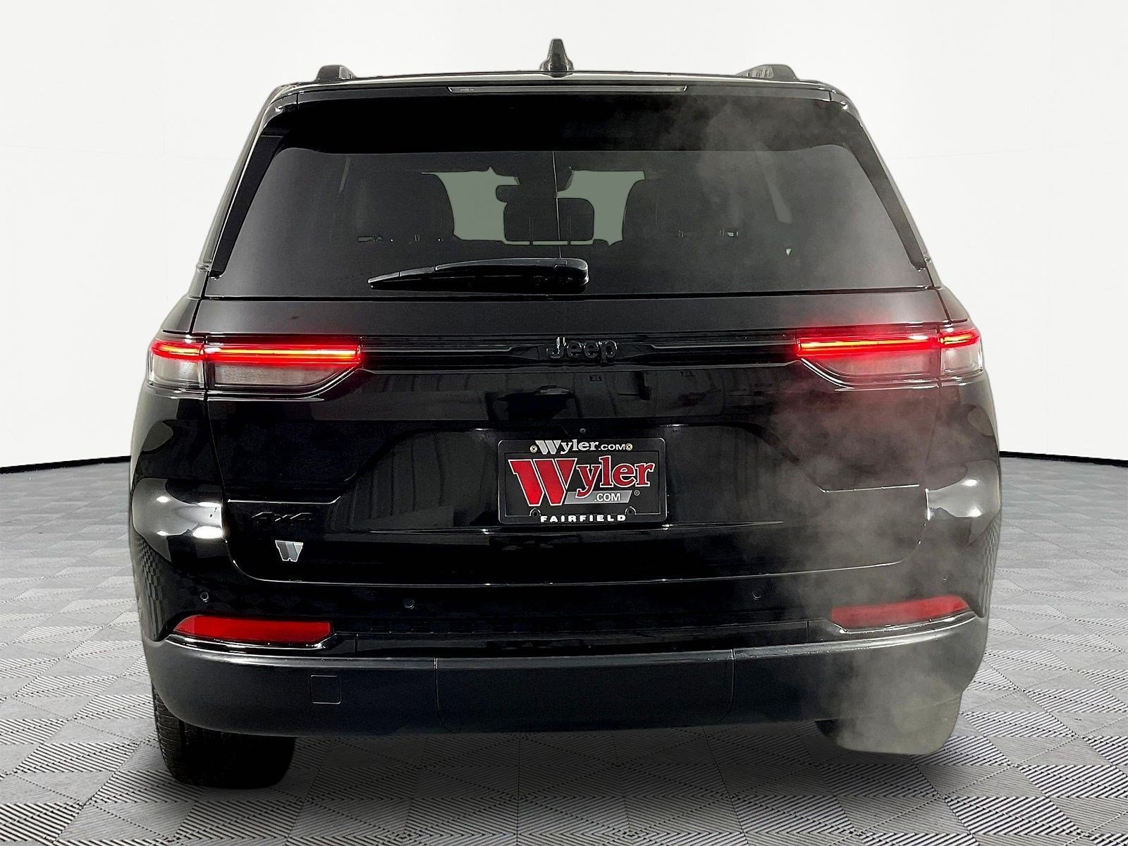 Used 2023 Jeep Grand Cherokee Altitude AWD/4WD image 5
