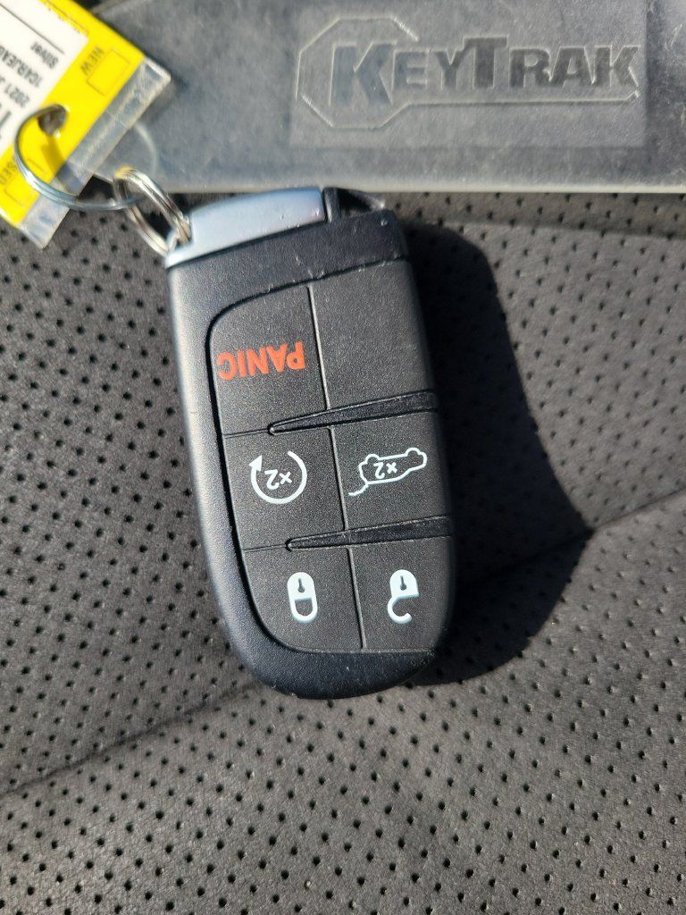 Used 2021 Jeep Grand Cherokee Laredo X RWD image 35