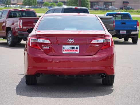 Used 2014 Toyota Camry SE FWD image 4
