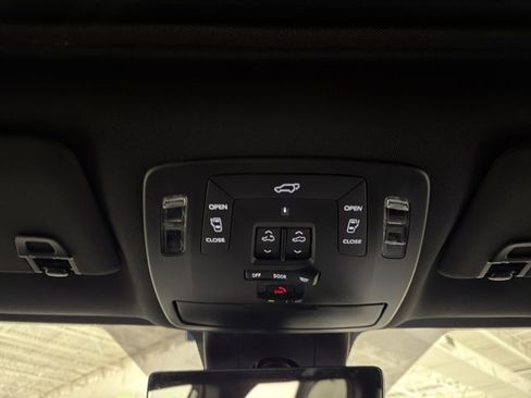 Used 2025 Toyota Sienna Limited AWD/4WD image 35