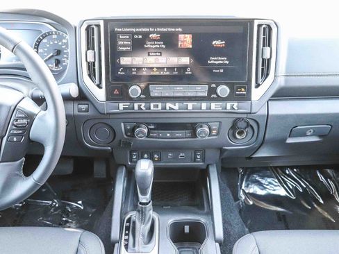 Used 2025 Nissan Frontier SV w/ SV Convenience Package RWD image 14