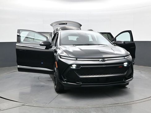 Used 2024 Chevrolet Equinox EV RS image 31