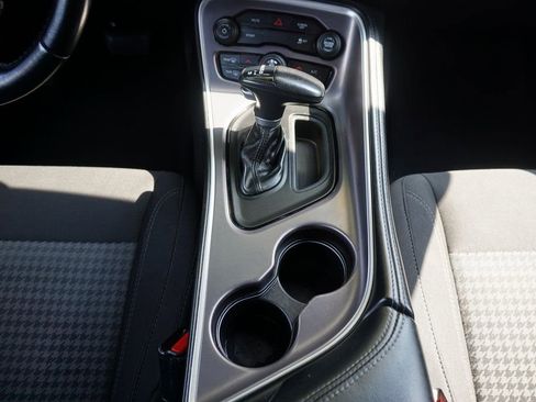 Used 2022 Dodge Challenger SXT image 15