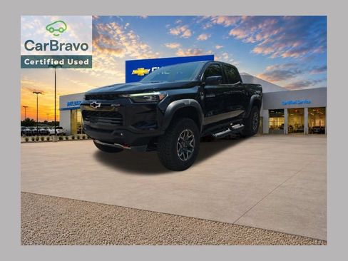 Used 2025 Chevrolet Colorado ZR2 w/ Technology Package AWD/4WD image 1