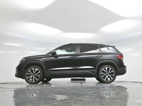 Used 2023 Volkswagen Taos SE w/ Panoramic Sunroof Package image 73