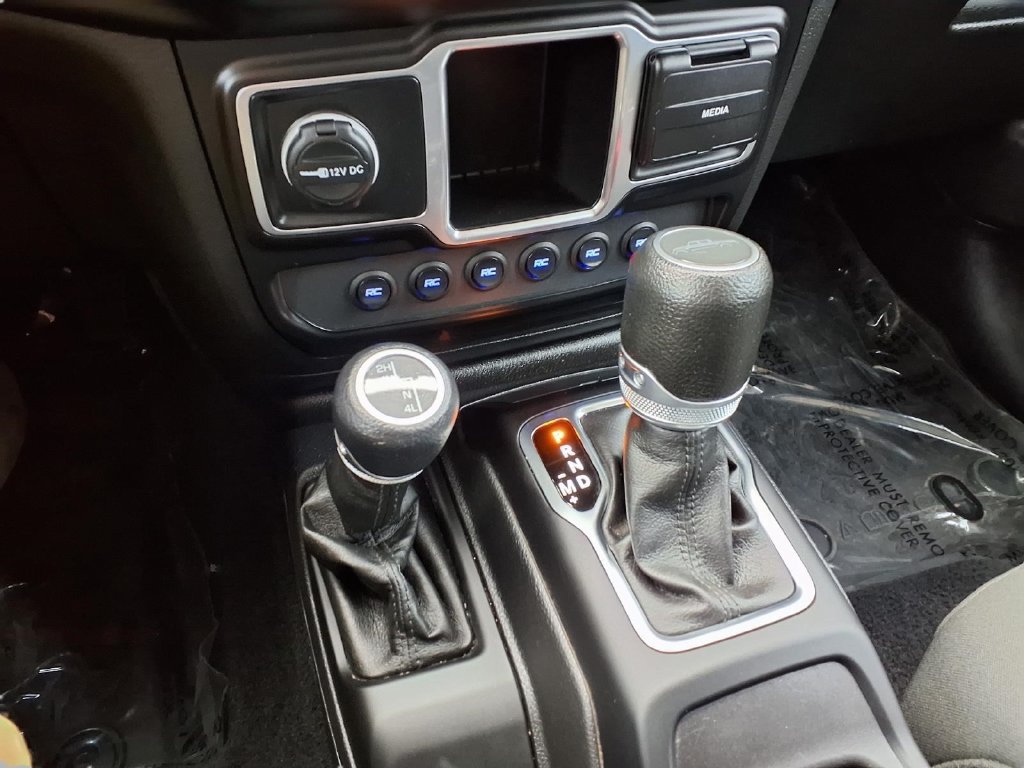 Used 2023 Jeep Gladiator Sport AWD/4WD image 11
