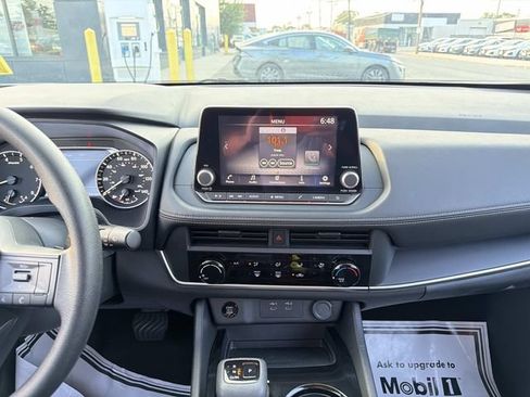 Used 2025 Nissan Rogue S AWD/4WD image 15