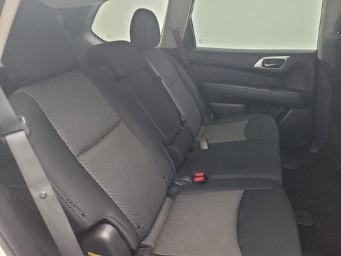 Used 2019 Nissan Pathfinder SV image 19