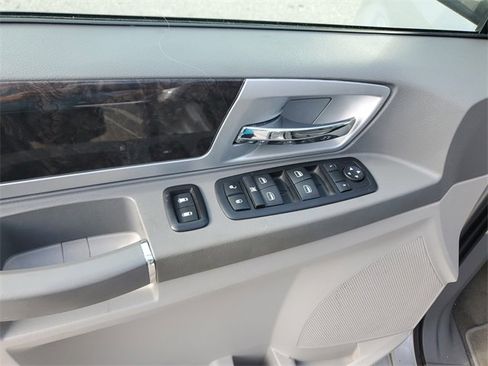 Used 2009 Dodge Grand Caravan SXT w/ Entertainment Group 2 image 17