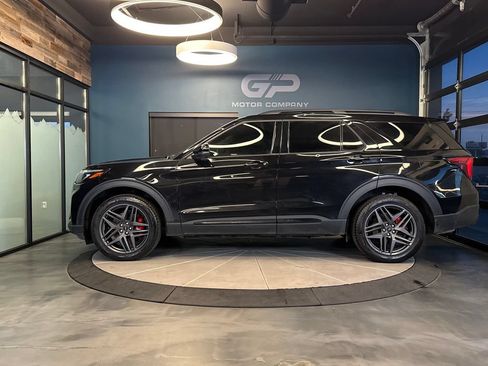 Used 2025 Ford Explorer ST-Line w/ Premium Package AWD/4WD image 6