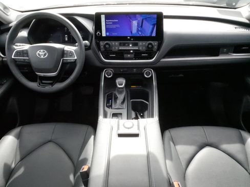 Used 2024 Toyota Grand Highlander Limited AWD/4WD image 10