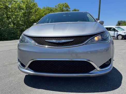 Used 2018 Chrysler Pacifica Touring Plus FWD image 26