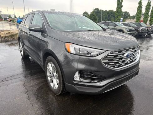 Used 2020 Ford Edge Titanium w/ Equipment Group 301A AWD/4WD image 3