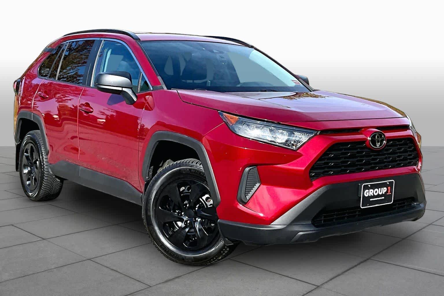 Used 2021 Toyota RAV4 LE AWD/4WD image 3