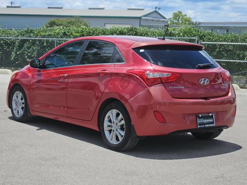 Used 2015 Hyundai Elantra GT FWD image 3