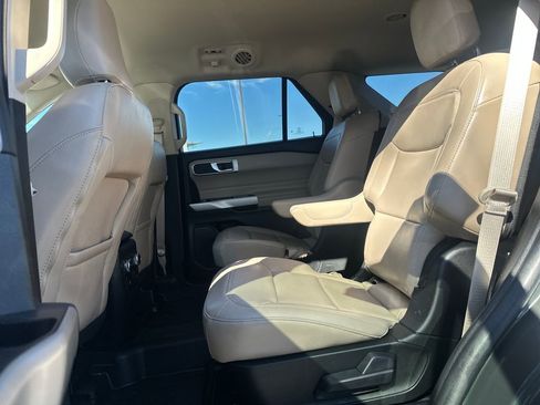 Used 2022 Ford Explorer XLT w/ Equipment Group 202A image 13