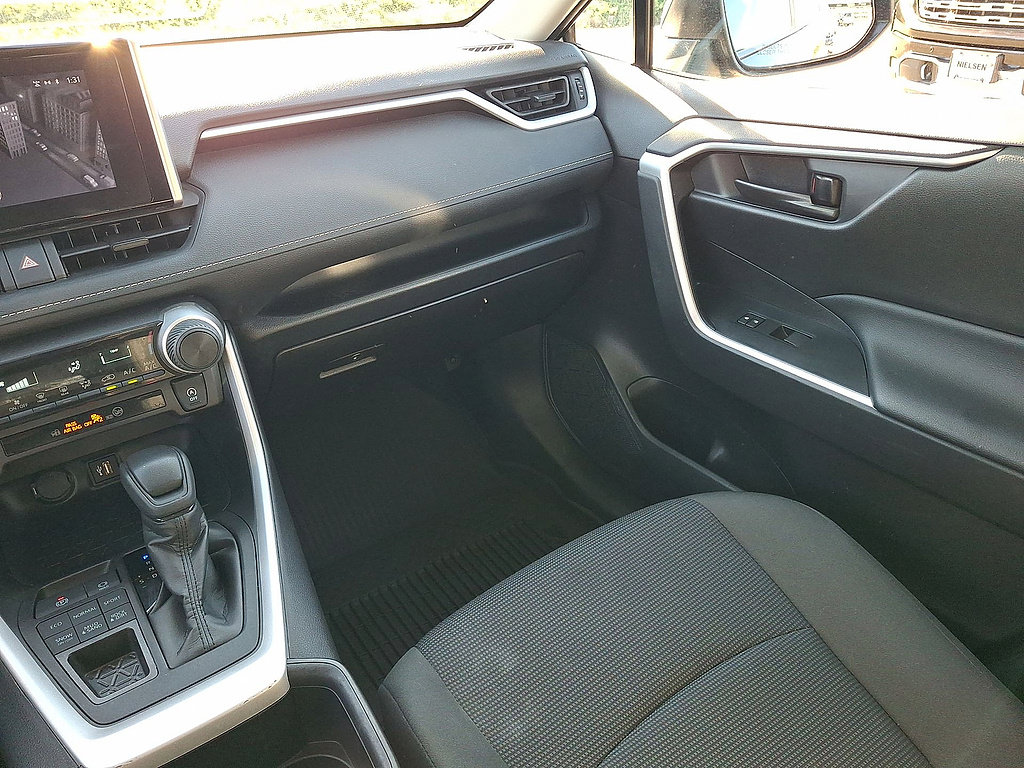 Used 2025 Toyota RAV4 LE AWD/4WD image 11