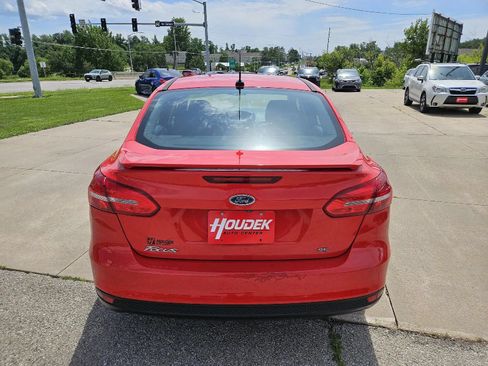 Used 2015 Ford Focus SE w/ Equipment Group 201A FWD image 7