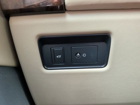 Used 2020 Land Rover Range Rover HSE image 26