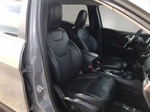 Used 2019 Jeep Cherokee Limited w/ Technology Group AWD/4WD image 51